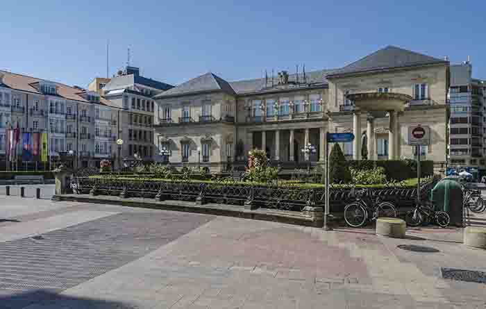 Álava - Vitoria-Gasteiz 27 - plaza de La Provincia - Diputación Foral de Alava.jpg